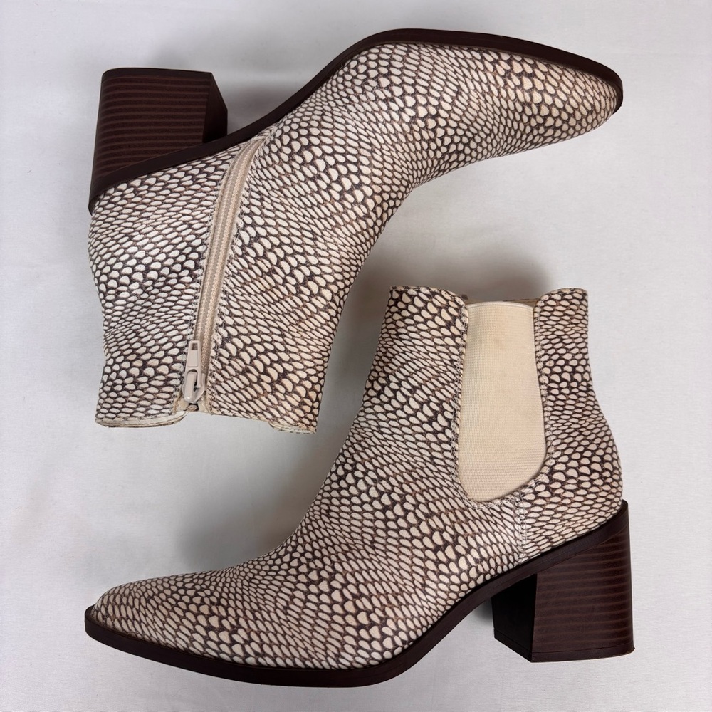 The Limited Kiki Chelsea Boots Vegan Snakeskin Heeled Ankle Booties Tan Size 7.5 - Picture 10 of 16